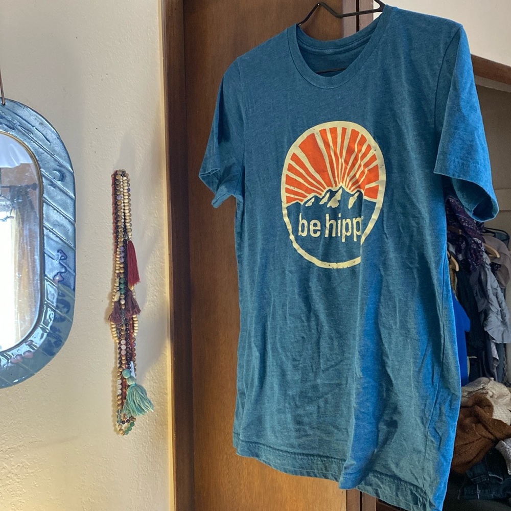 Be Hippy medium tshirt